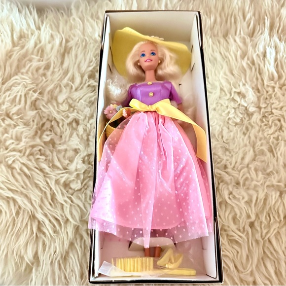 New In Box Spring Blossom Barbie Avon Exclusive Special Edition First in Series - Picture 4 of 11